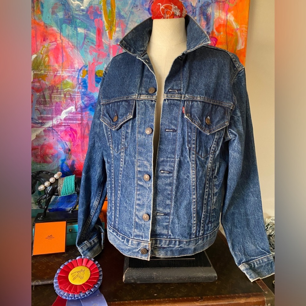 Fab classic style Vintage LEVI DENIM JACKET 40R Button up  💙💙💙🥰